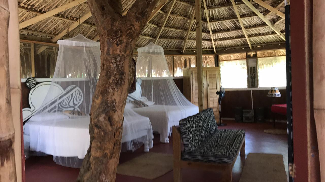 Moringa Ingadi Villa Treasure Beach Exterior photo