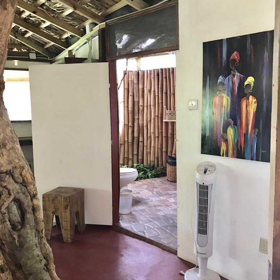 Moringa Ingadi Villa Treasure Beach Exterior photo