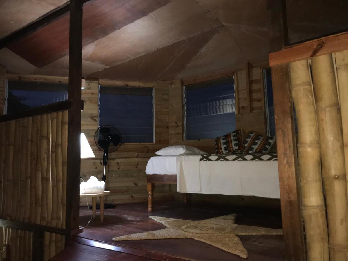 Moringa Ingadi Villa Treasure Beach Exterior photo